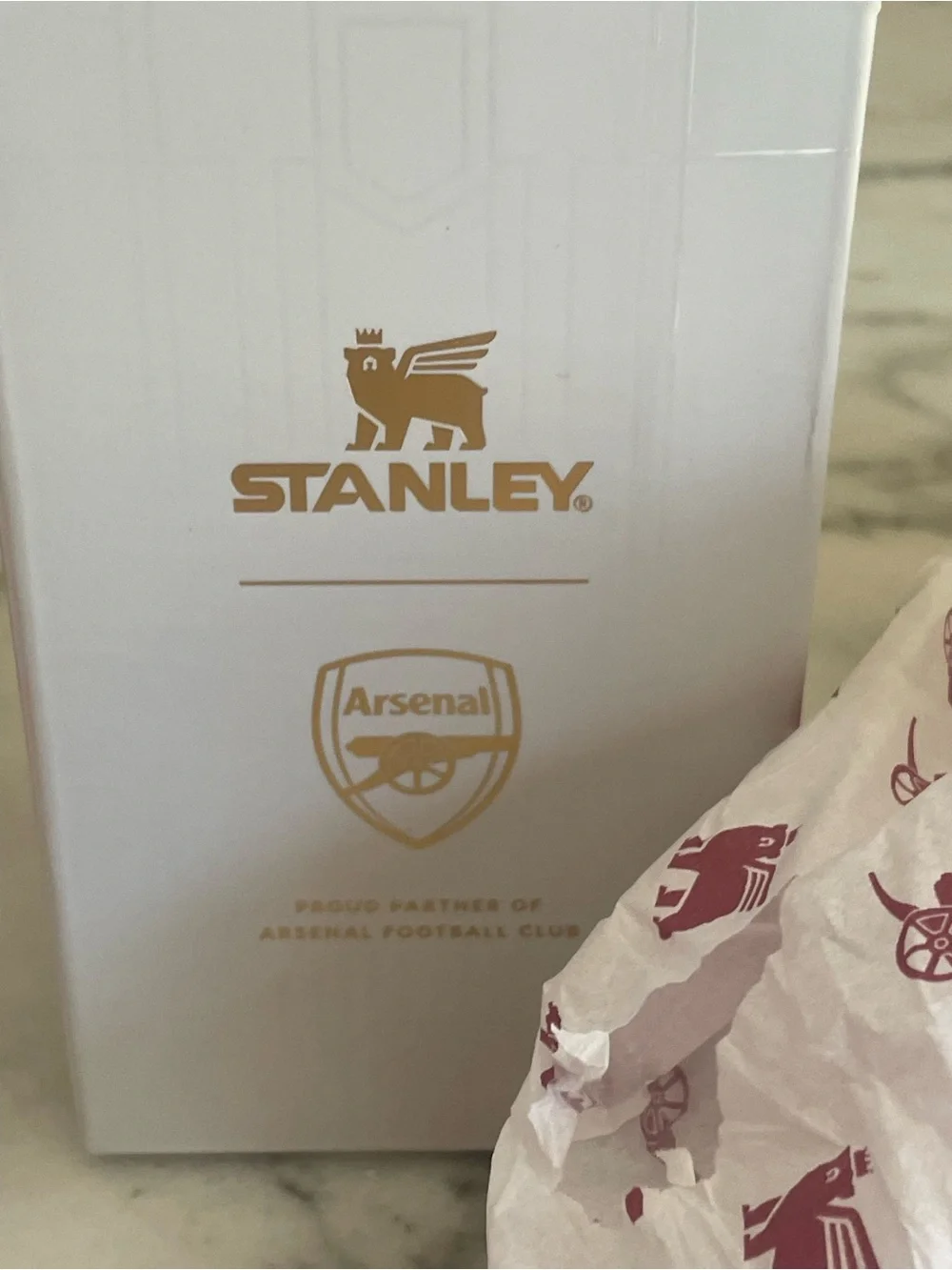 New NIB Stanley x Arsenal White & Gold Travel Tumbler NEW FIFA